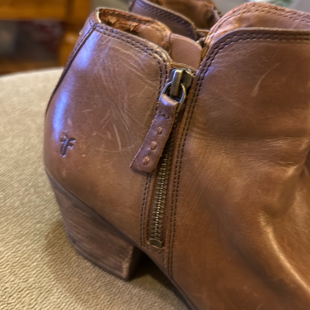 Frye Women’s Brown Leather Side Zip Ankle Boots Size 8.5 (TD) - Picture 3 of 11